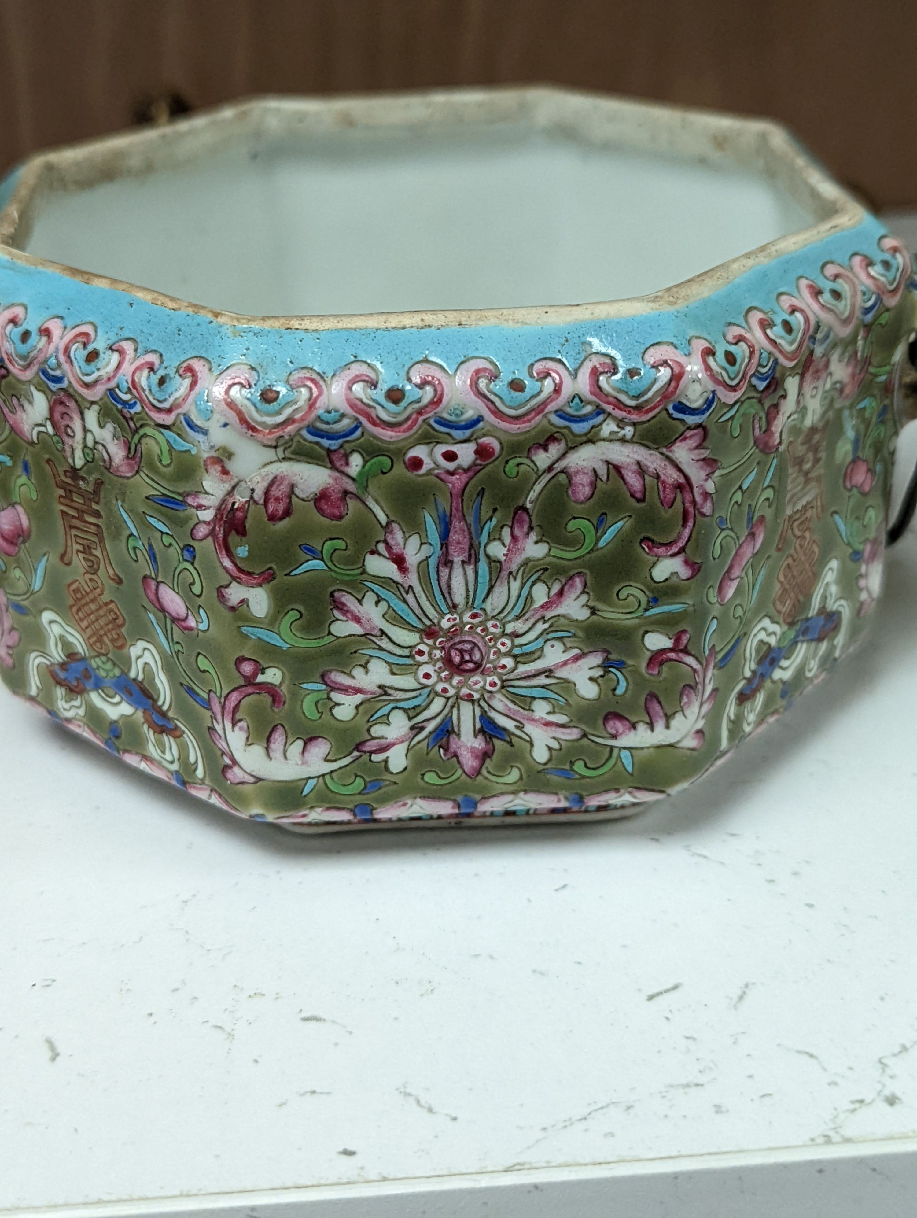 A Chinese sage green ground jar, cover and liner, mid 19th century, 13cm
